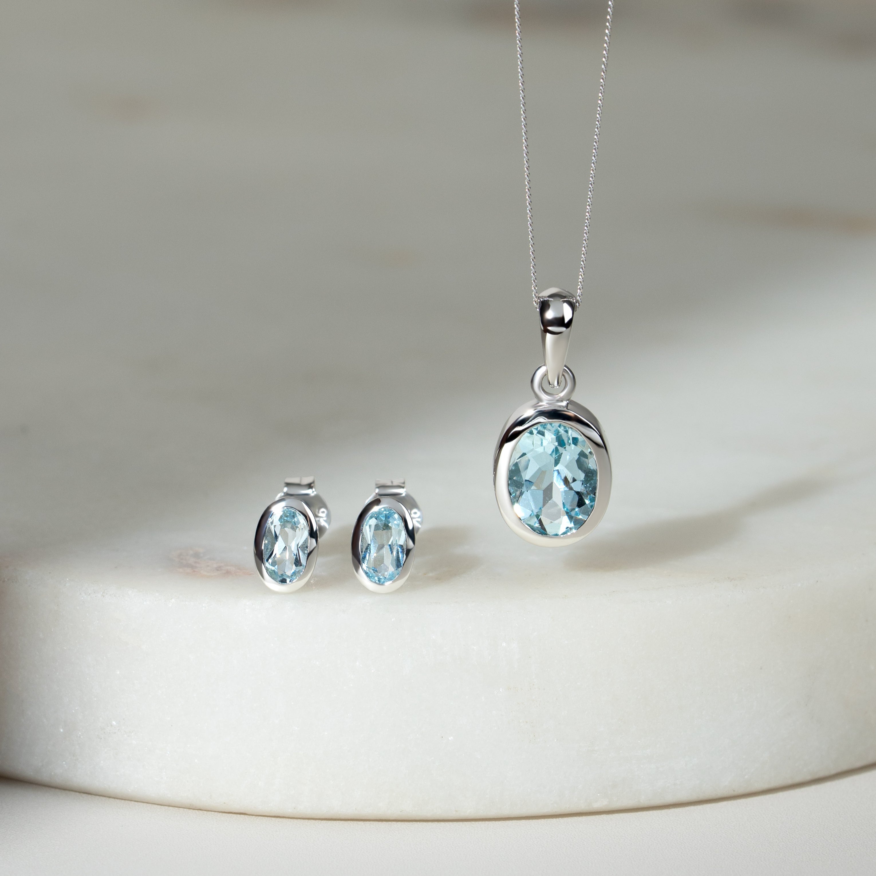 Classic Oval Aquamarine Pendant in 9ct White Gold