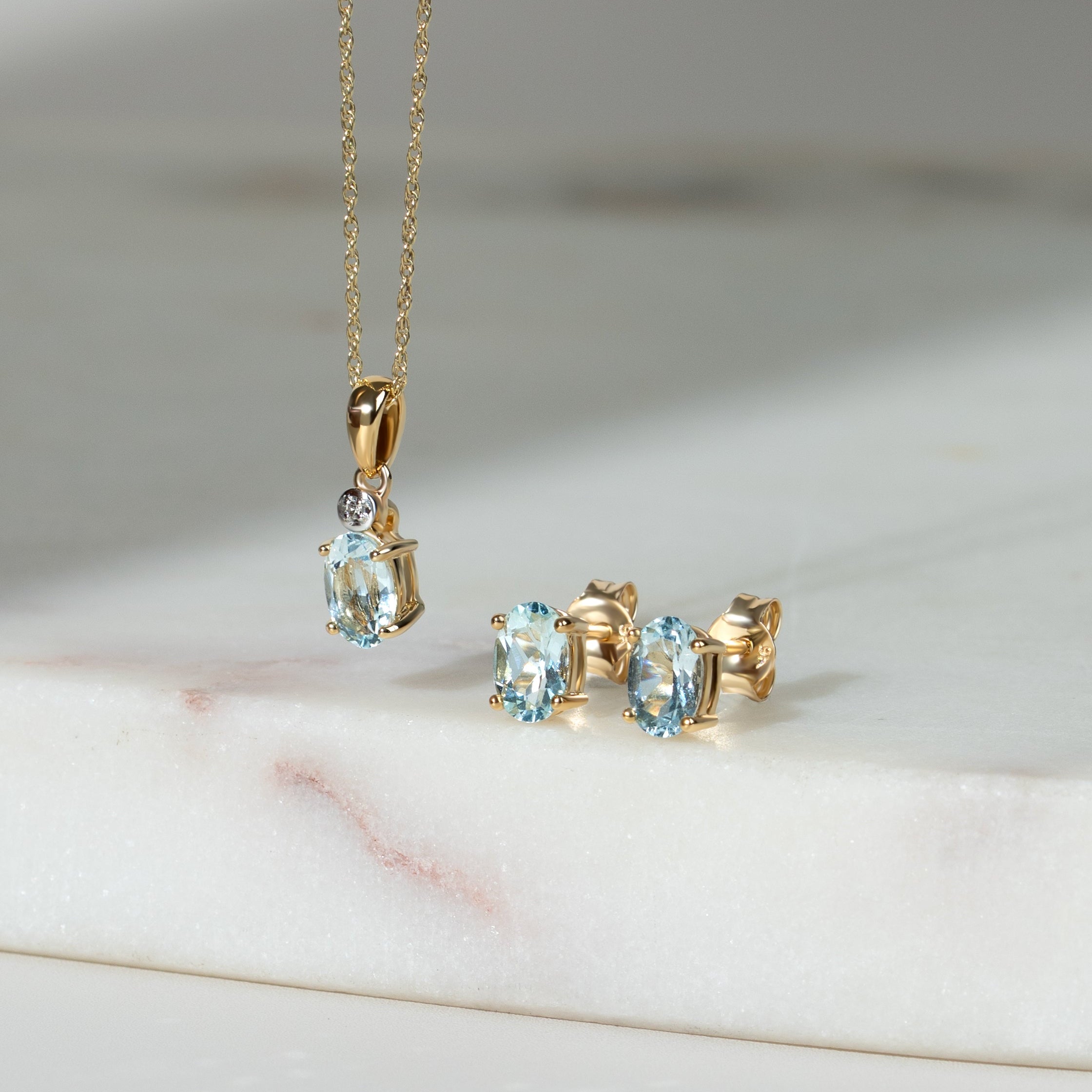 Classic Oval Aquamarine Stud Earrings in 9ct Yellow Gold